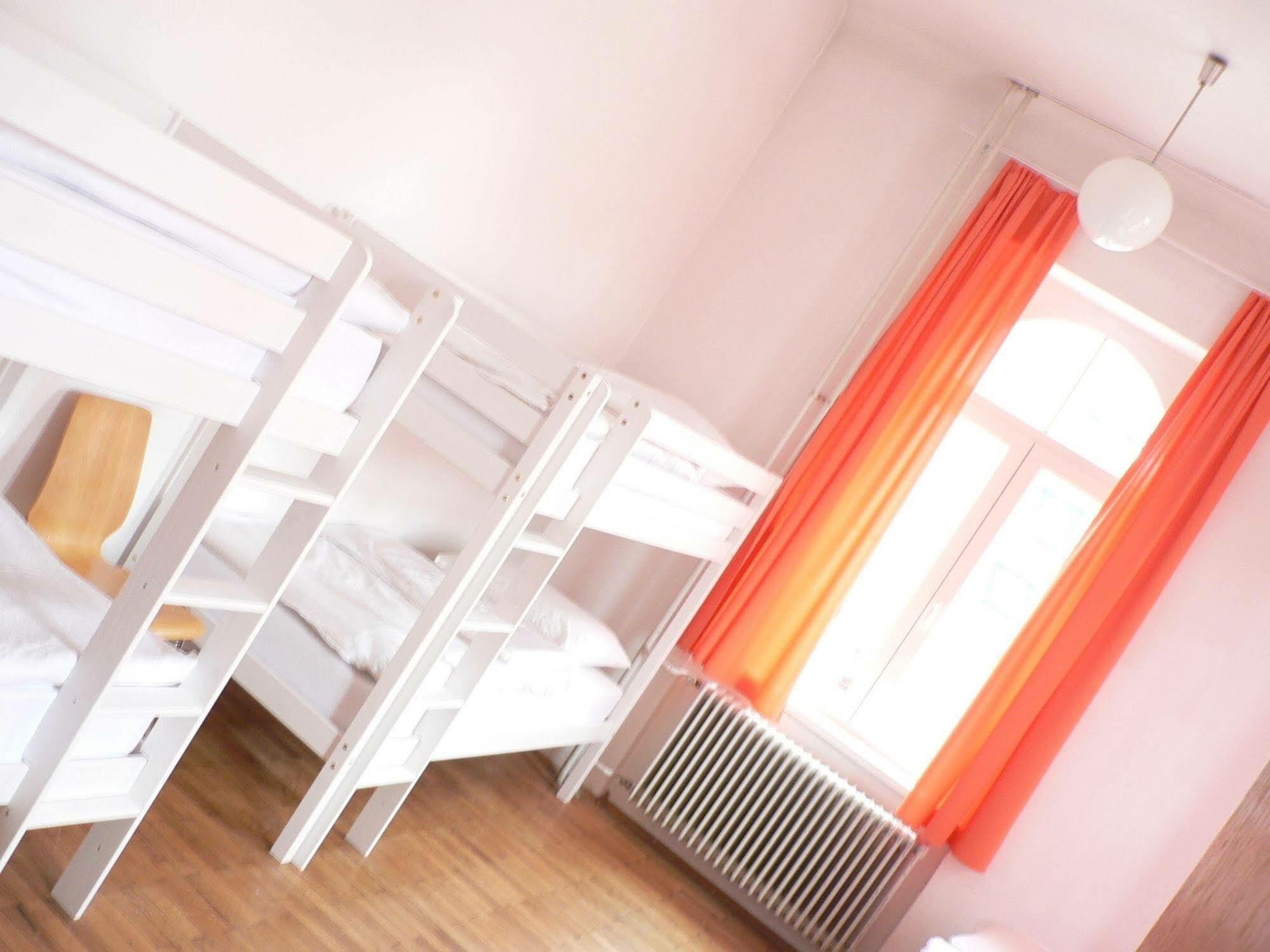 Hostel Dic ลูบลิยานา ภายนอก รูปภาพ